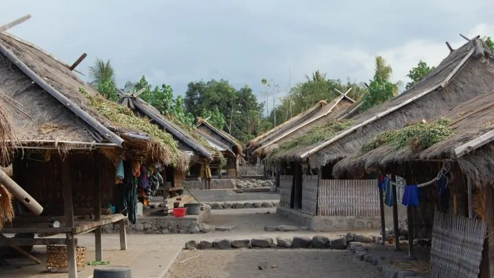 Explorez Lombok et les îles Gili avec Bali Profond: circuits sur mesure et guides francophones