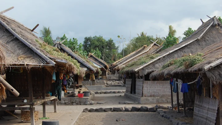 Explorez Lombok et les îles Gili avec Bali Profond: circuits sur mesure et guides francophones