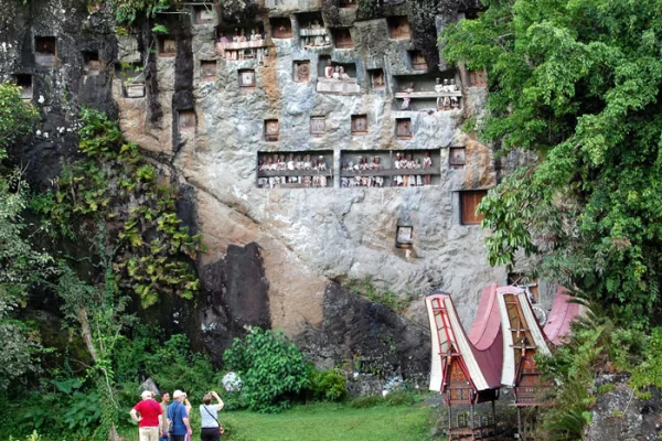 Jour 3: Decouverte du pays Tana Toraja