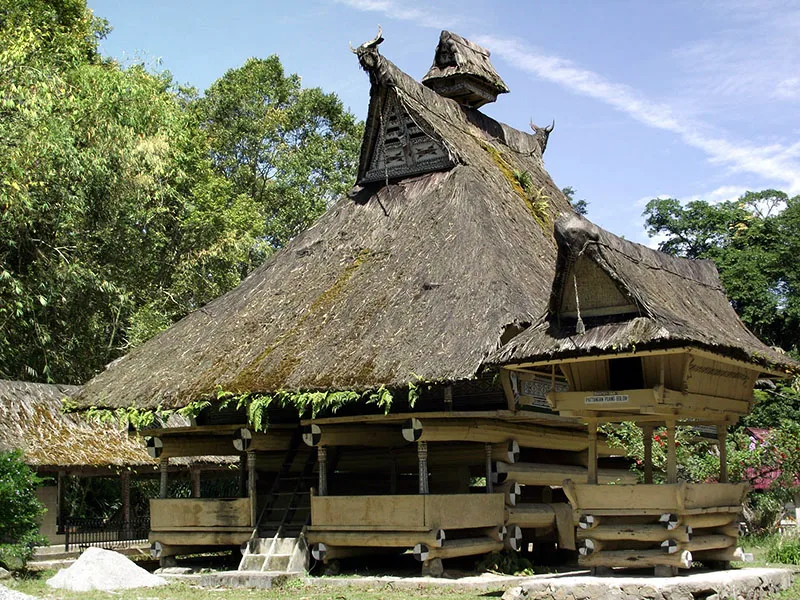 Explorez Sumatra avec Bali Profond: circuits sur mesure et guides francophones