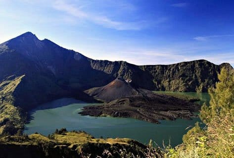 Jour 3: Plawangan Sembalun - Sommet Mont Rinjani - Senaru - Mataram ou Senggigi