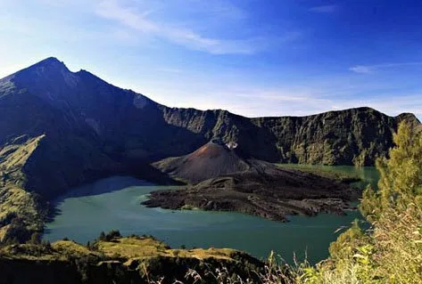 Jour 3: Plawangan Sembalun - Sommet Mont Rinjani - Senaru - Mataram ou Senggigi