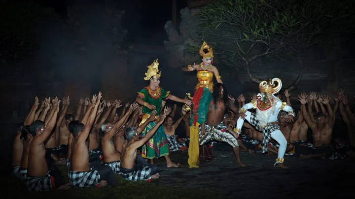 Explorez Bali avec Bali Profond: circuits sur mesure et guides francophones