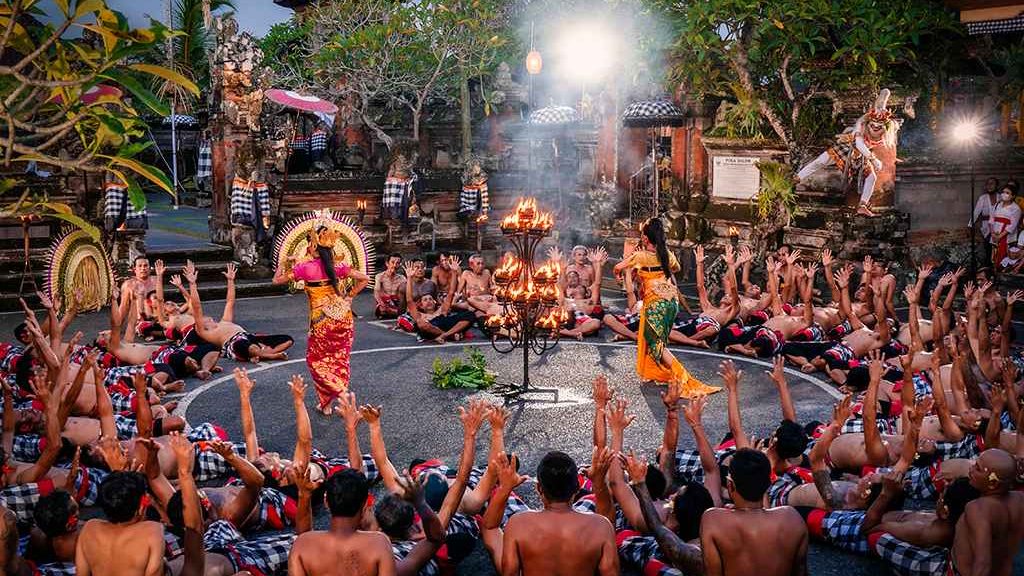 Assister a une danse traditionnelle balinaise