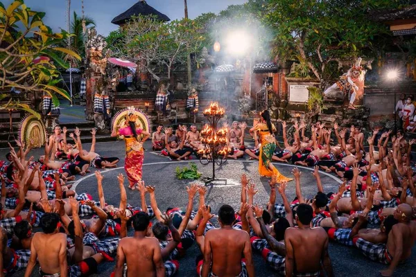Assister a une danse traditionnelle balinaise