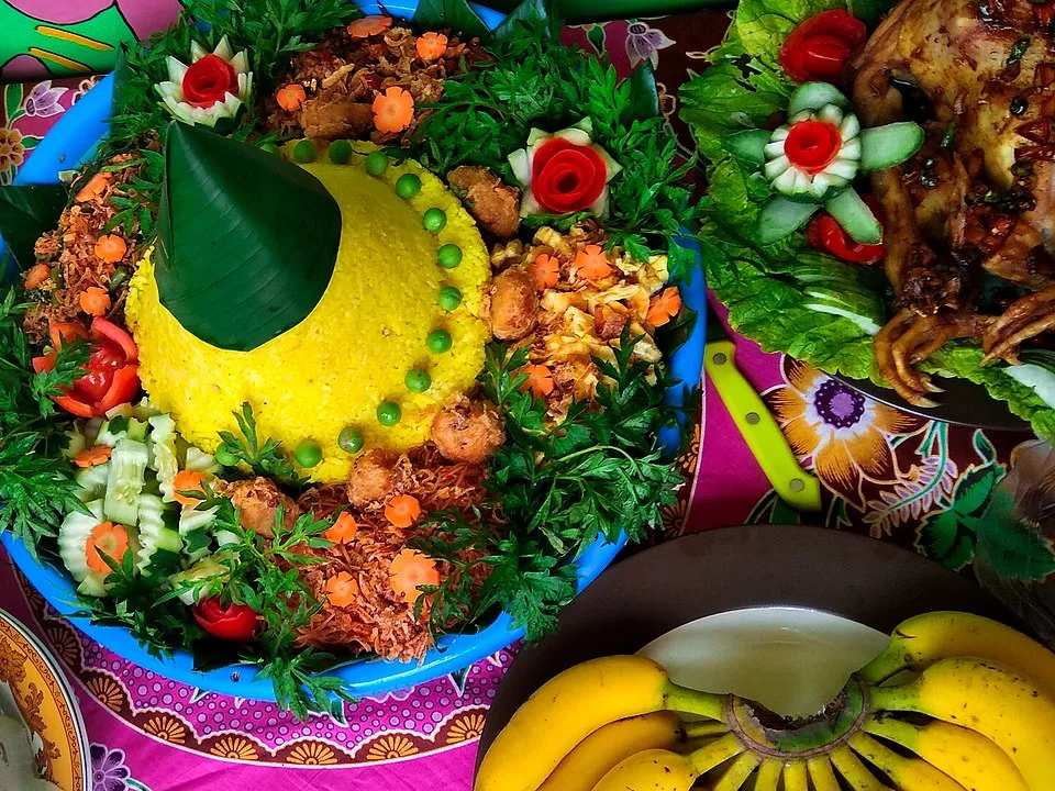 Nasi Kuning dan Ungkep Ayam