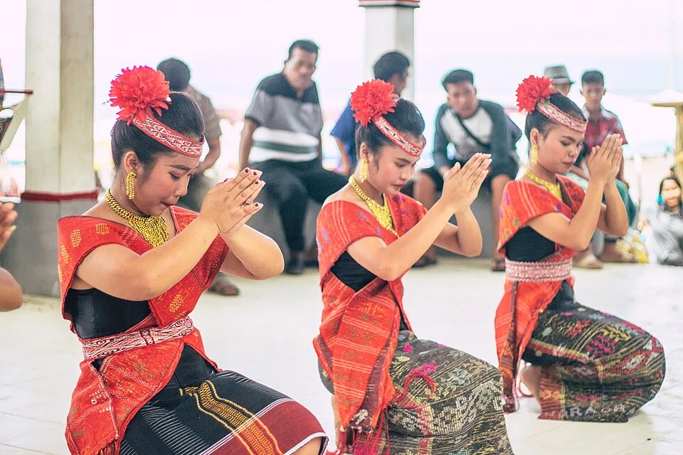 Tortor Dance